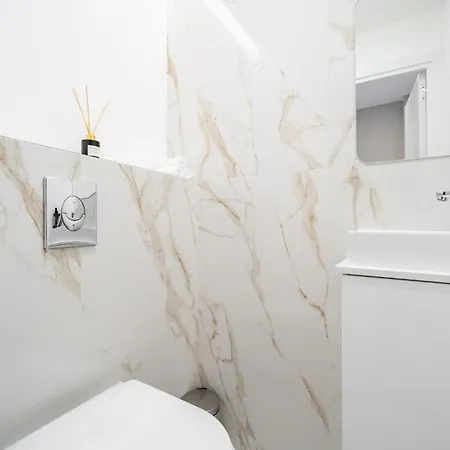 Modern Appartment, Central, 10 Min Walk To Apartman