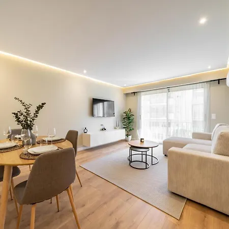 Apartman Modern Appartment, Central, 10 Min Walk To *