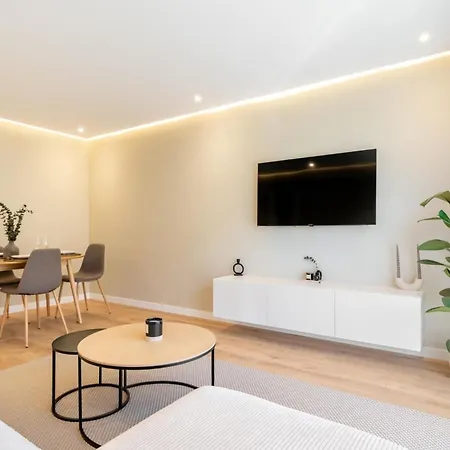 Apartman Modern Appartment, Central, 10 Min Walk To
